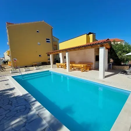 Pranjic Delux アパート